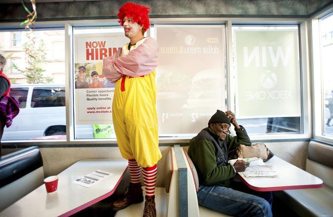 Работники Макдоналдса на забастовке. Фото: © Noah Berger/Reuters