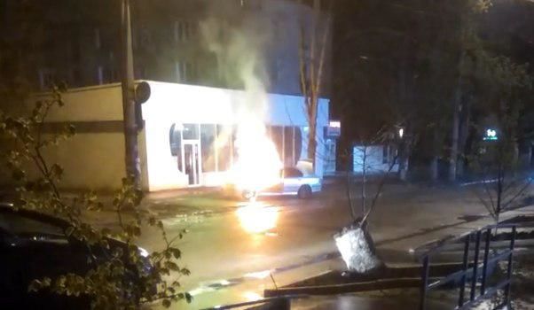 Очевидцы сняли на видео полыхающий BMW на Ботанике .