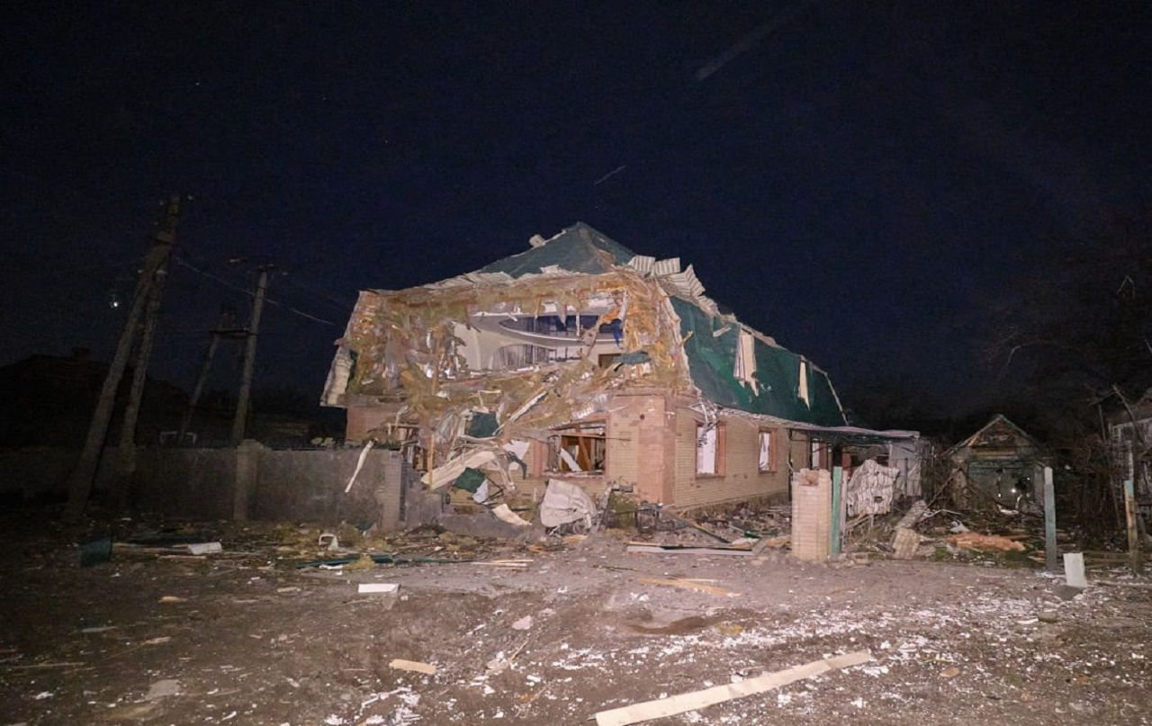 Поселок в Херсонской области и Краматорск попали под обстрелы.