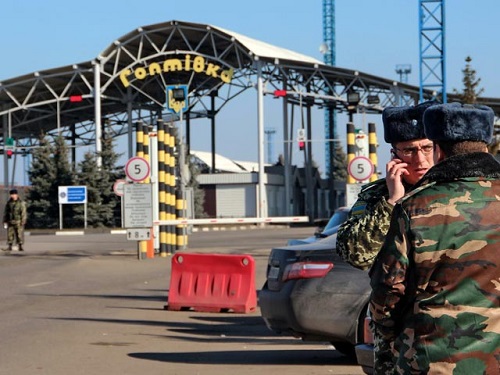 В ответ на введение Украиной визового режима Россия пока не намерена отвечать зеркально.