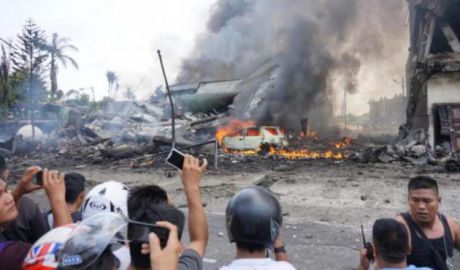 113 oameni au murit în urma prăbuşirii avionului militar. Foto: gandul.info