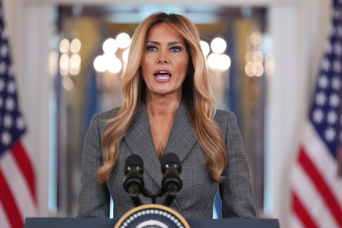 Melania Trump: Epstein nu m-a prezentat soțului meu și nu sunt victima lui.