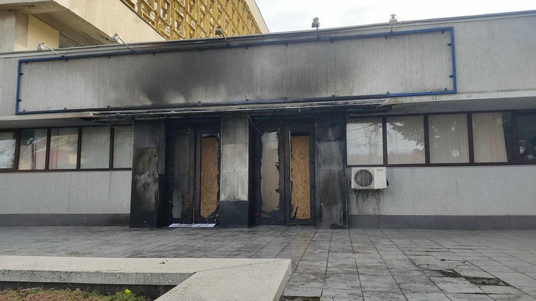 Мужчина, поджегший Центр НАТО в Кишиневе, приговорен к общественным работам.