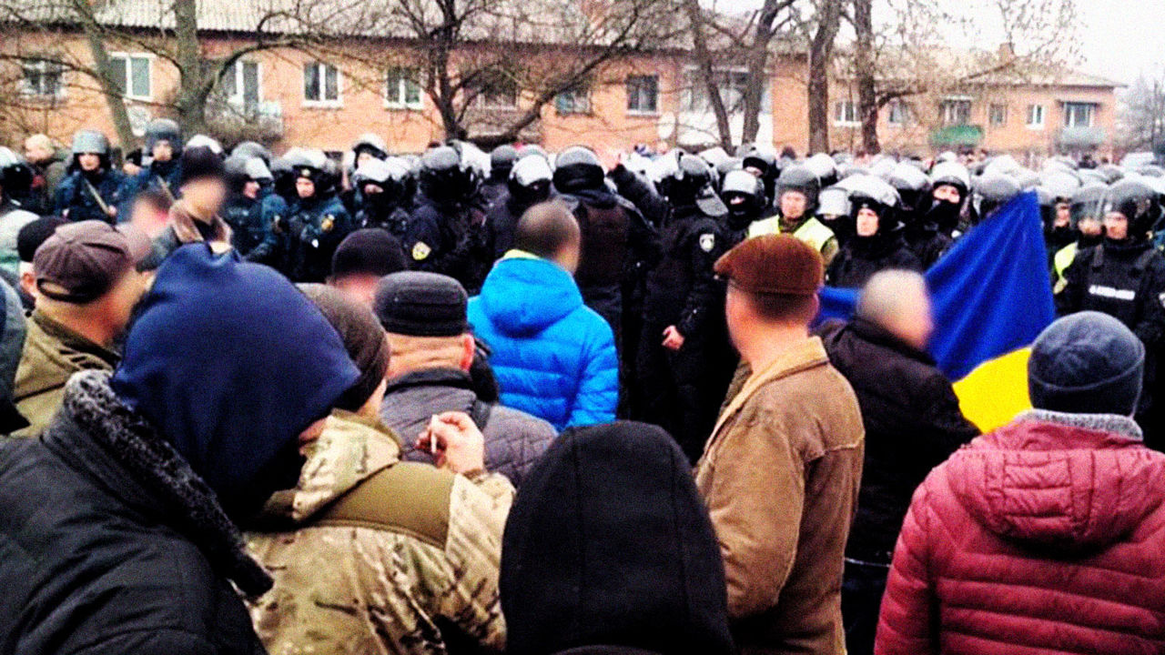 Украинская полиция арестовала участников протестов в Новых Санжарах.