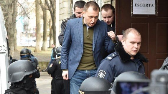 6 сентября полиция задержала лидера оппозиционной партии „Красный блок“ Григория Петренко.