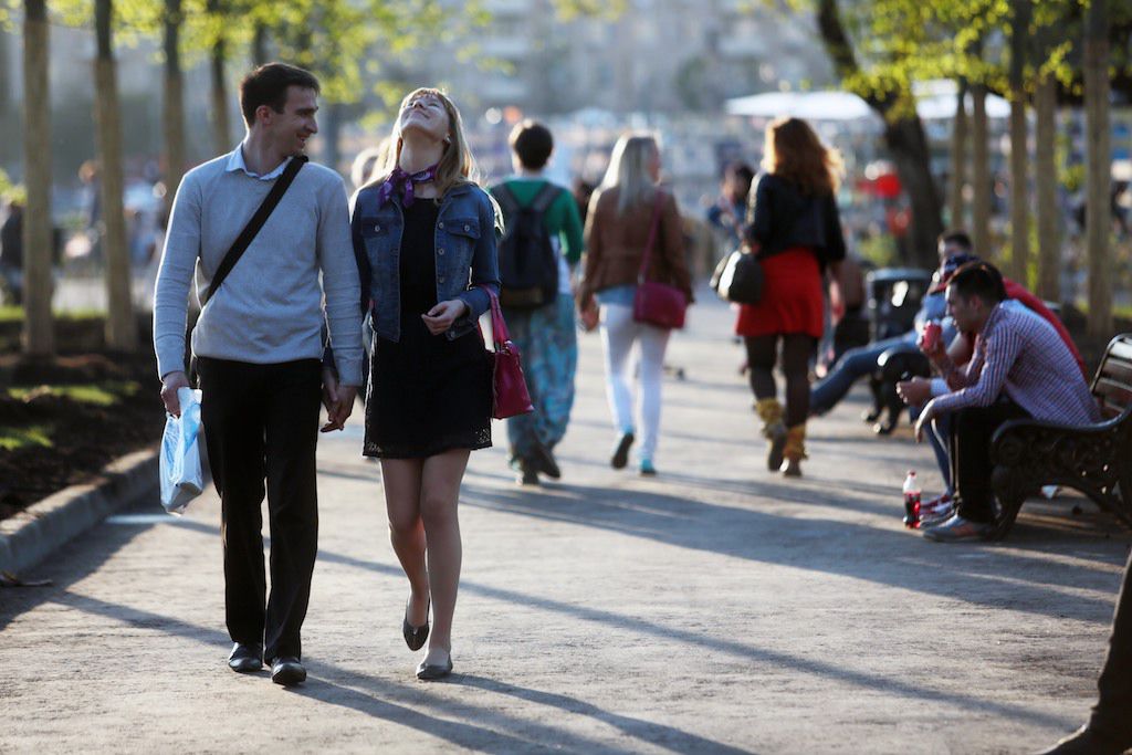 Mâine se menține vremea frumoasă, iar temperaturile mai cresc puțin până la 19 grade în sudul țării.