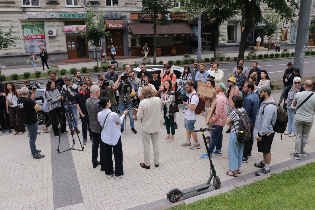 Cineaștii protestează: Facem film acasă.
