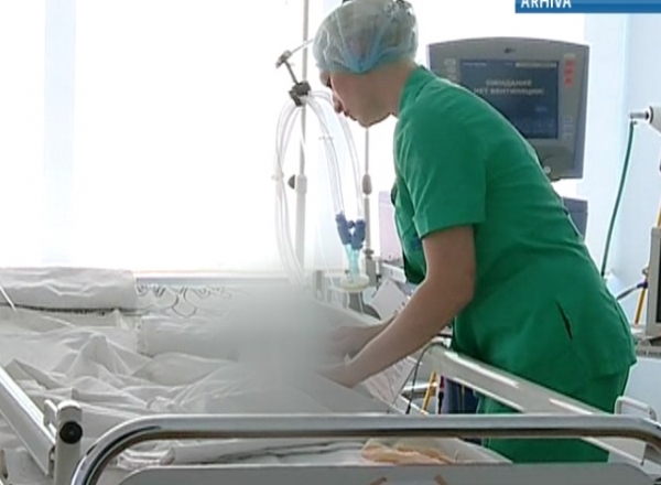 Ieri, fetita de 11 ani se juca impreuna cu o prietena cand a gasit sticla cu vin. Feteleau  deschis-o si au baut din ea cate putin, apoi s-au despartit.