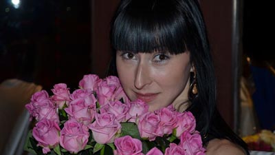 Пока родители отвлеклись и выбирали местные угощения вместе с сыном, девочка выбежала на проезжую часть.