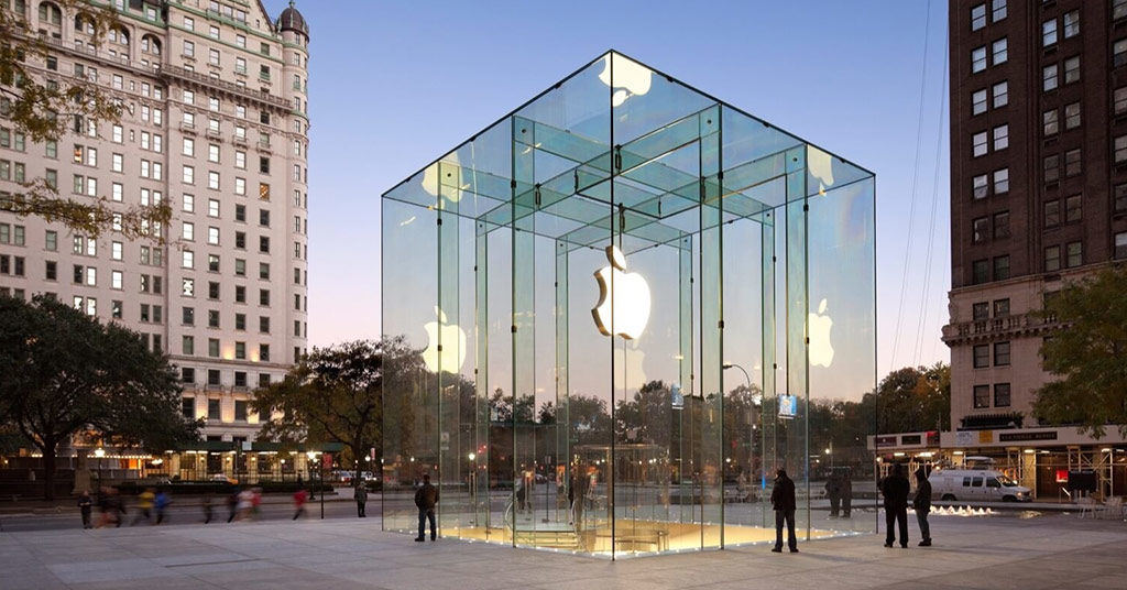 Цена акций Apple побила исторический рекорд.