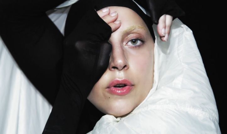 Lady Gaga reaprinde teoria conspirației.