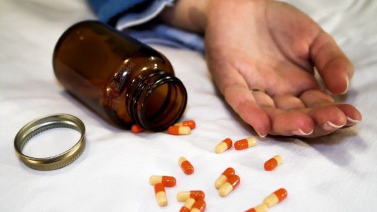 A înghițit mai multe medicamente. O minoră din Capitală a murit