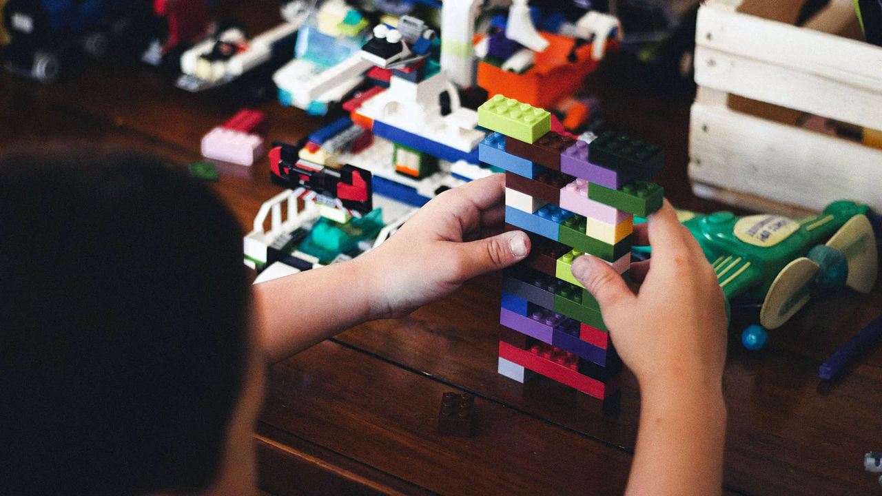 Lego va elimina treptat materialele plastice pe bază de petrol pentru piesele de construcție.