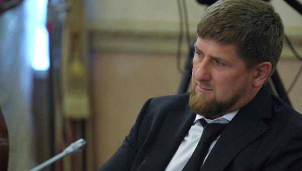 По словам Кадырова, жертвами взрыва стали трое полицейских, четверо ранены.