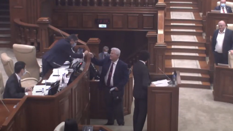Воронин ушел с заседания парламента пораньше.