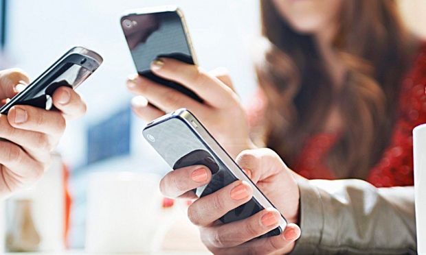 Numărul moldovenilor care utilizează telefoanele mobile a crescut. 