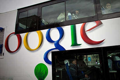 Google пересадила своих сотрудников на катер.