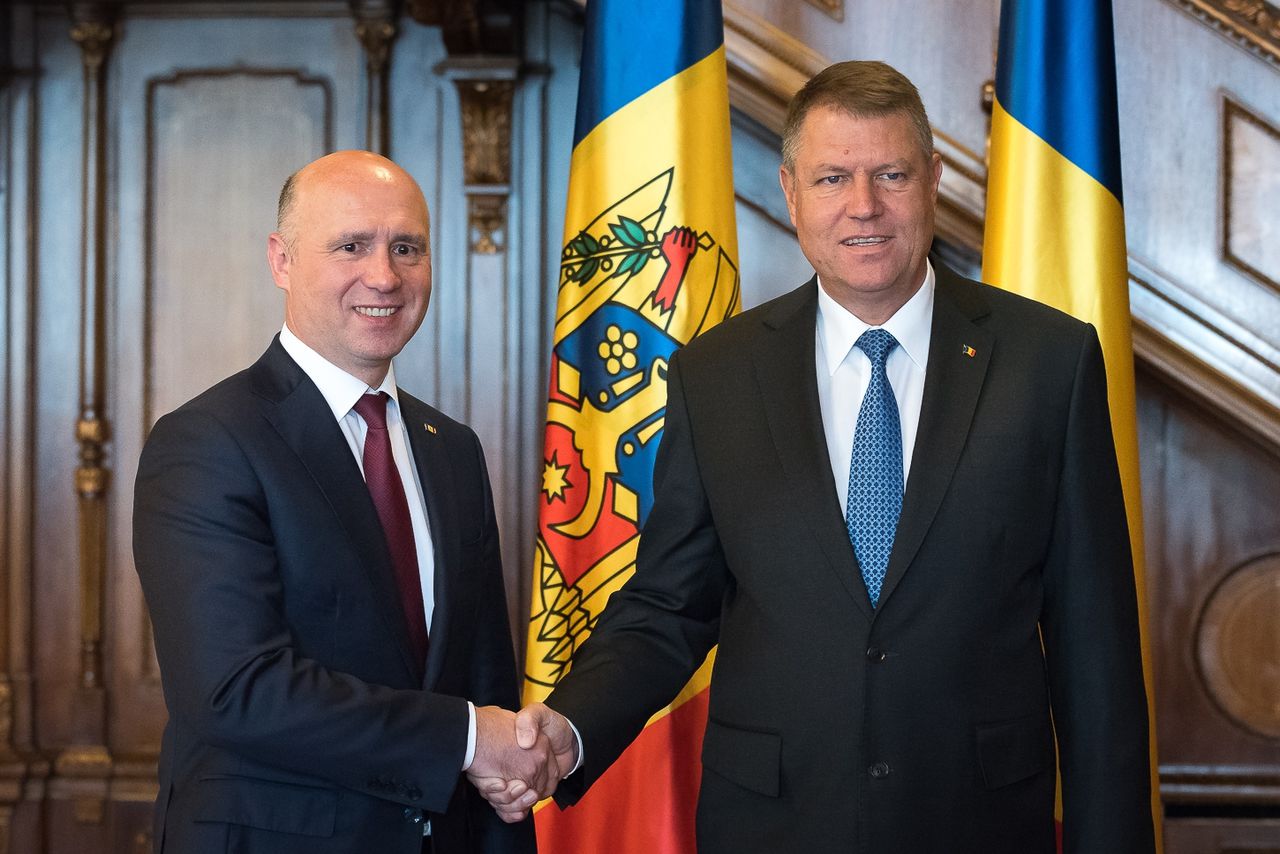 Preşedintele Klaus Iohannis i-a transmis marţi premierului Pavel Filip că România este alături de Republica Moldova şi sprijină parcursul european al acestei ţări. Foto: obiectiv.info