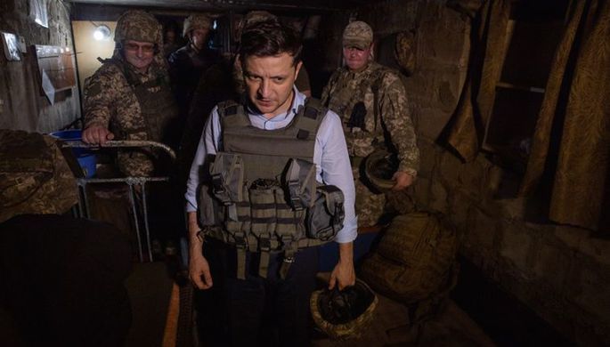 Украина ведет «две войны», заявил Зеленский.