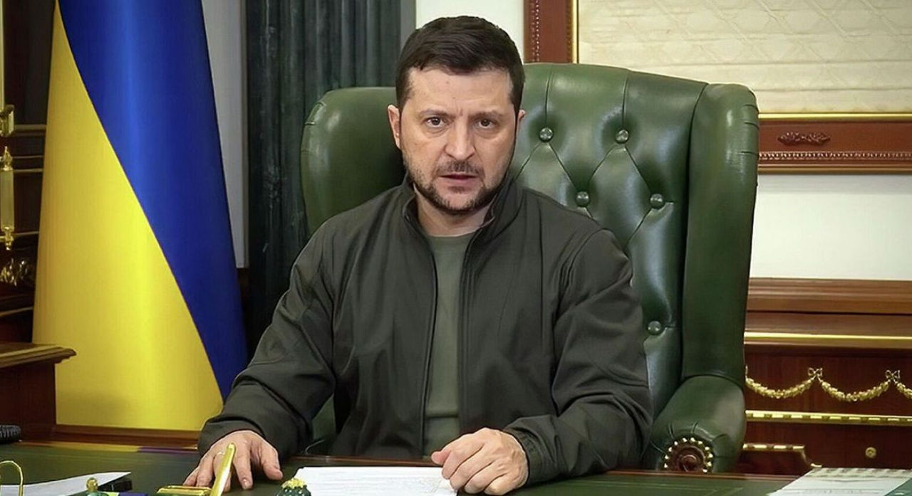 Зеленский - украинцам: Неразумно пассивно надеяться, что победу принесет кто-то другой.