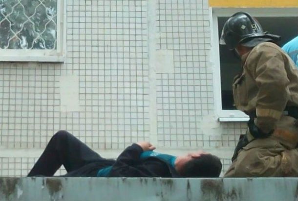Переломы двух позвонков получил тираспольчанин, выпавший с балкона.