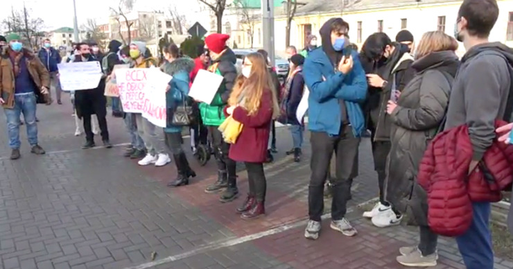 В Кишиневе проходит митинг в поддержку Навального.