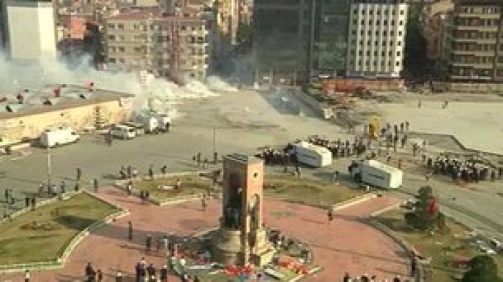 Guvernatorul Istanbulului Hüseyin Avni Mutlu a subliniat că obiectivul operaţiunii nu este îndepărtarea manifestanţilor din parc.