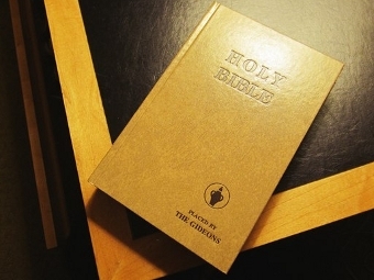 Библия The Gideons, фото: "Ленты.ру"