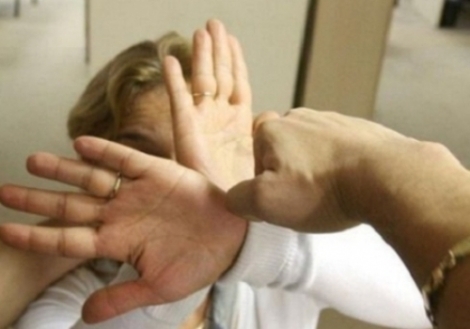  Un bărbat în vârstă de 58 de ani din Criuleni va sta doi ani după gratii pentru că și-a maltratat soţia. 
