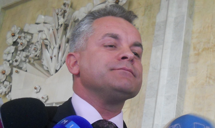 B настоящее время проводится расследование по факту завладения акциями компании Asito, Banca de Economii и Victoriabank. 