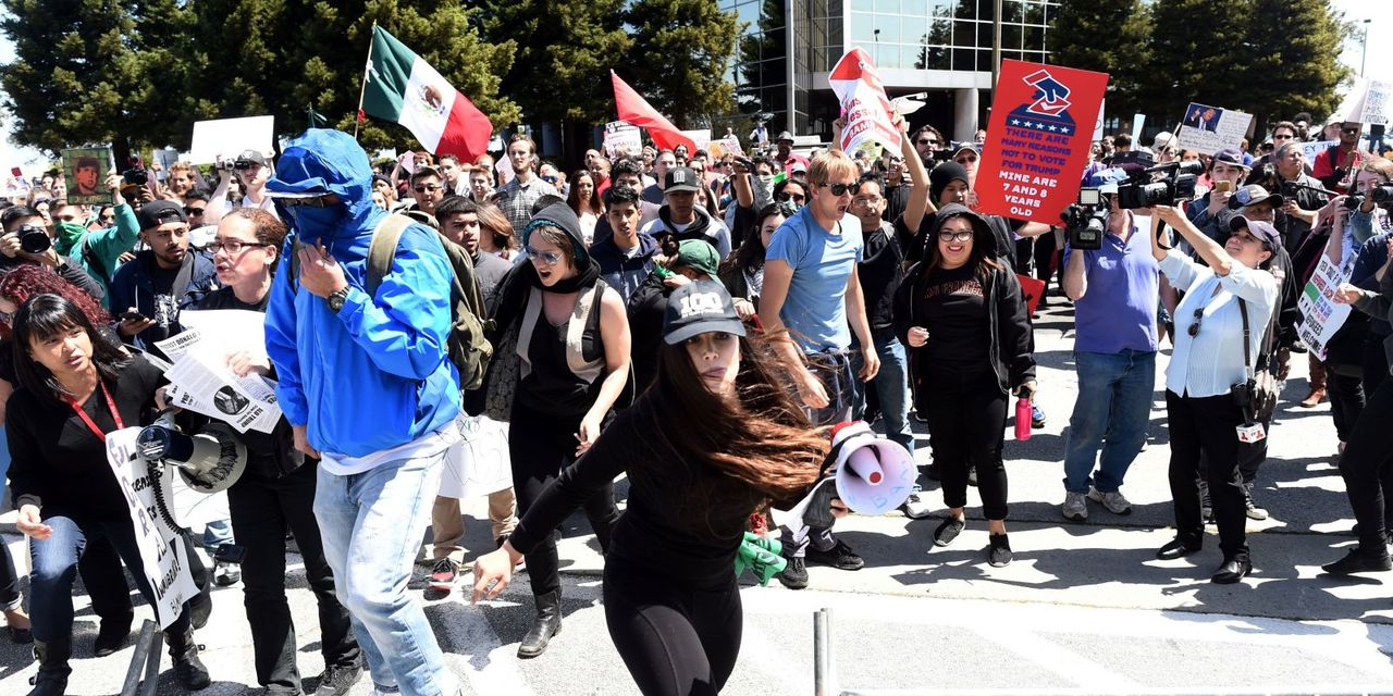 Proteste în California împotriva lui Donald Trump.