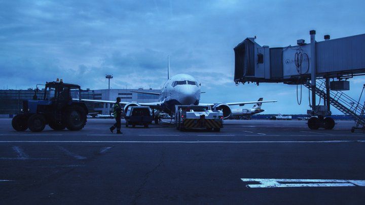 Iarna zăboveşte la Moscova: 40 de zboruri, anulate sau amânate