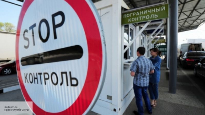 Миграционная служба наложила запрет на ее пребывание в стране на десятилетний срок.