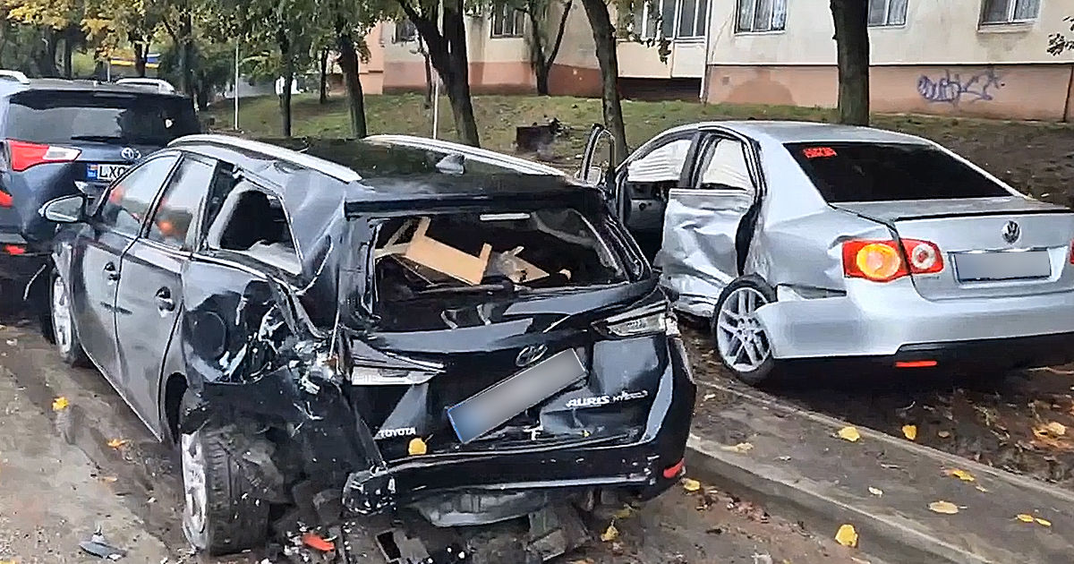 Accident în lanț în Capitală: Un șofer a pierdut controlul asupra volanului.