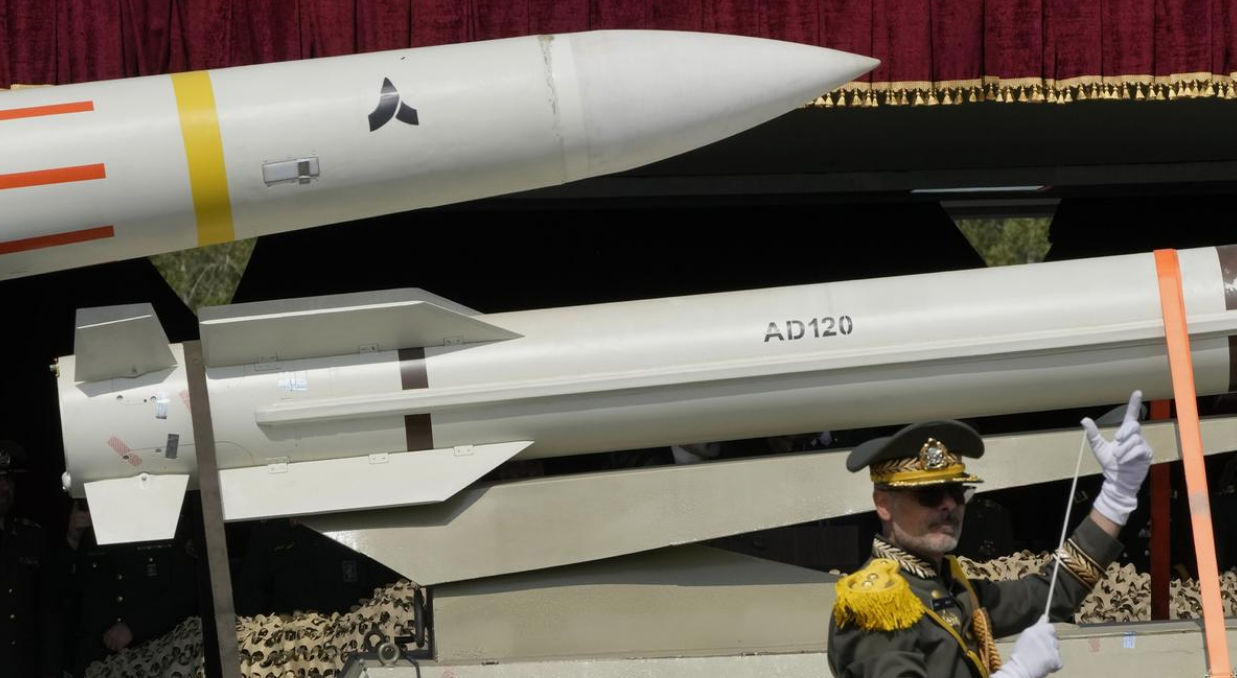 США ввели санкции против Ирана за поставку баллистических ракет России.