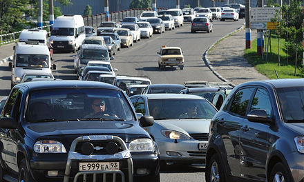 За пересечение двойной сплошной водителям грозит штраф в 500 леев и три штрафных пункта.