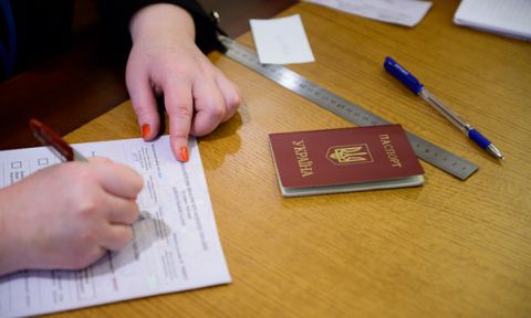 В Украине явка на выборах составила 40,42% граждан с правом голоса.