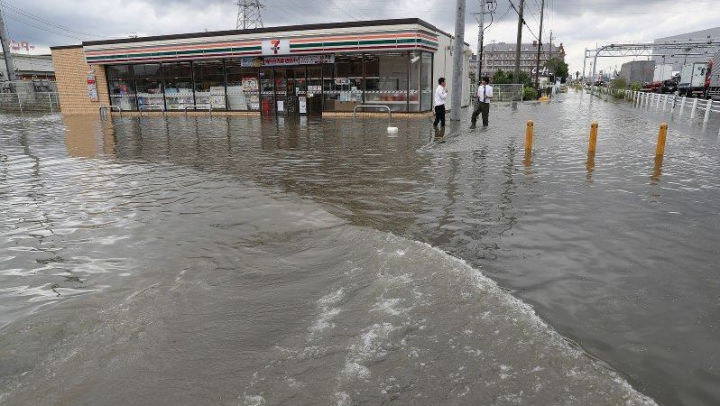 Precipitații în Japonia: Sute de case inundate și oameni evacuați