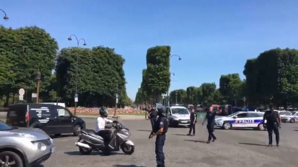 Poliţia franceză a găsit noi componente pentru fabricarea bombelor. 