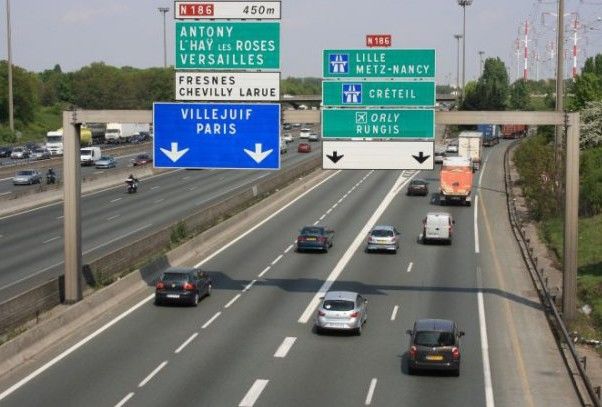 Bărbatul a fost condamnat, miercuri, de tribunalul din Perpignan (departamentul Pirineii Orientali) să plătească şi taxe de autostradă şi daune de interes în valoare de 5.000 de euro.