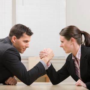 Bărbaţii sunt mai predispuşi la boli cardiace, aceasta fiind şi principala cauză de mortalitate. Foto: unica.ro