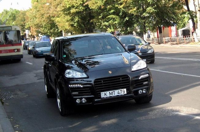 С 2018 будет введен налог на автомобили стоимостью более полутора миллиона леев. Фото: Timpul.md