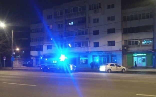 В Яссах пассажир ударил подростка ножом за поедание семечек в автобусе.