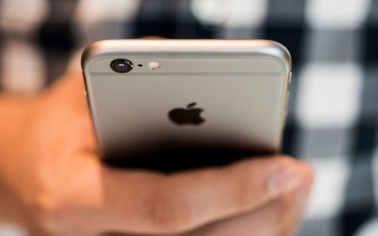 Apple обвинили в уничтожении улик о замедлении iPhone.