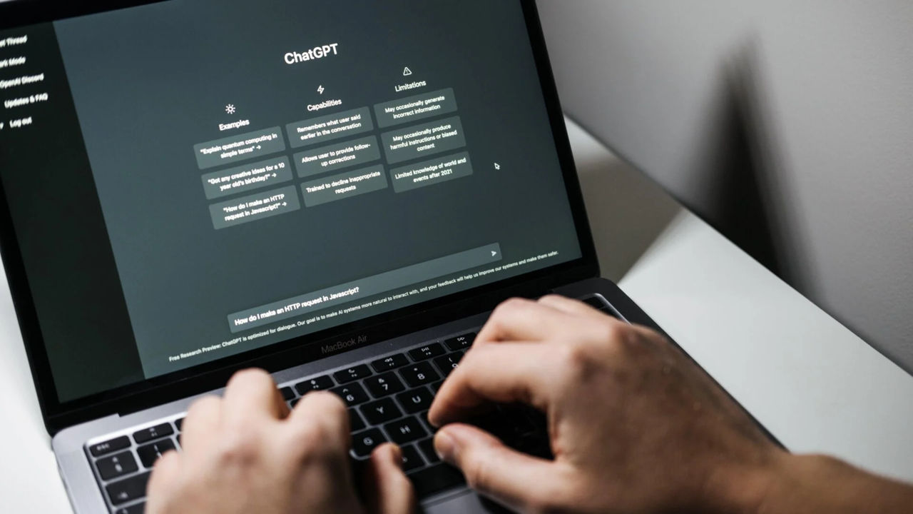 Studiu: ChatGPT greșește în 67% din cazuri la căutarea informațiilor pe Internet.