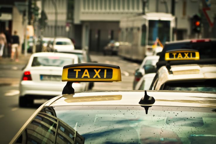 Превышение тарифов на такси в праздничные дни незаконно