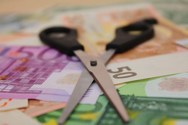 Cum a scăpat un consumator român de o datorie de aproape 45.000 de euro