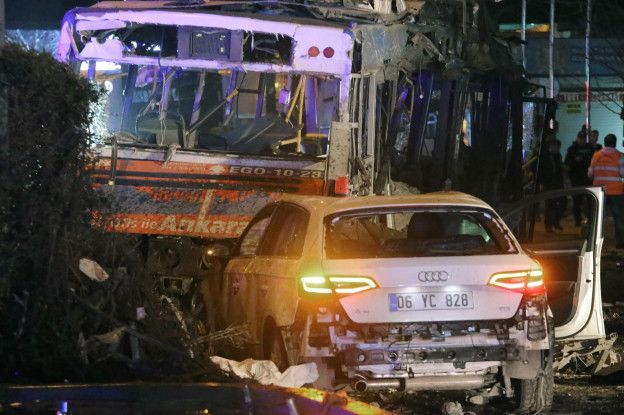 В больницы Анкары доставлены 125 раненых, 19 из них находятся в критическом состоянии. Фото: afp.com
