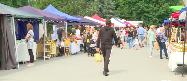В столице проходит ярмарка местных производителей.