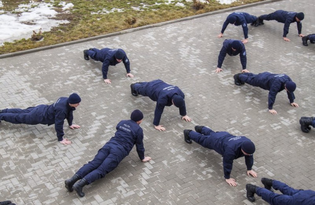 Polițiștii de Frontieră au acceptat provocarea „22 Push-up Challenge”. Foto: border.gov.md